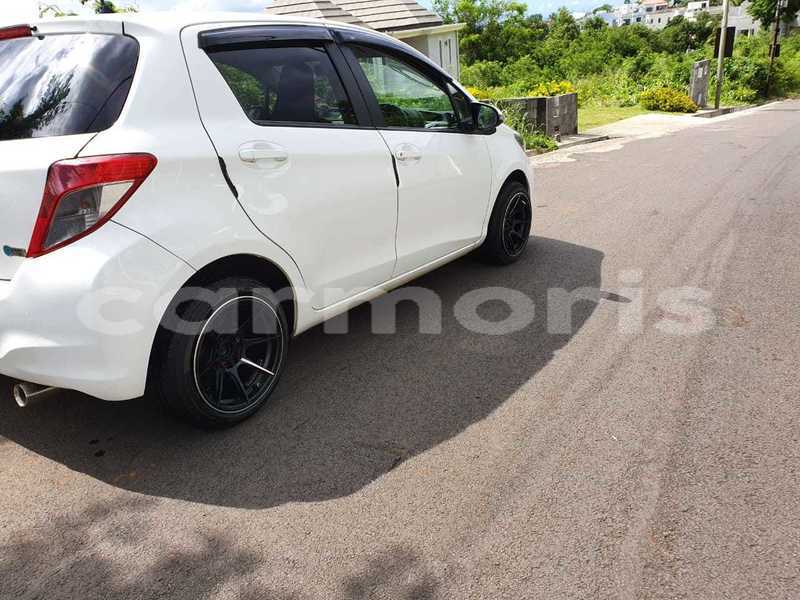Big with watermark toyota vitz plaines wilhems district quatre bornes 3966