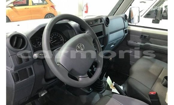 Buy Import Toyota Land Cruiser White Car in Import - Dubai in Agalega Islands Buy Import Toyota Land Cruiser White Car in Import - Dubai in Agalega Islands