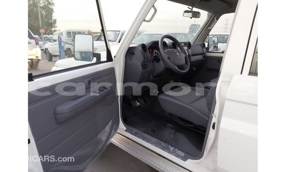 Buy Import Toyota Land Cruiser White Car in Import - Dubai in Agalega Islands Buy Import Toyota Land Cruiser White Car in Import - Dubai in Agalega Islands