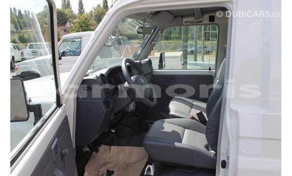 Buy Import Toyota Land Cruiser White Car in Import - Dubai in Agalega Islands Buy Import Toyota Land Cruiser White Car in Import - Dubai in Agalega Islands