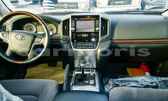 Buy Import Toyota Land Cruiser White Car in Import - Dubai in Agalega Islands Buy Import Toyota Land Cruiser White Car in Import - Dubai in Agalega Islands