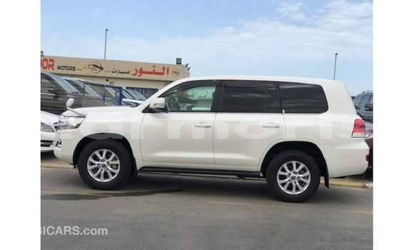 Acheter Import Voiture Toyota Land Cruiser Blanc à Import - Dubai, Îles Agalega Acheter Import Voiture Toyota Land Cruiser Blanc à Import - Dubai, Îles Agalega