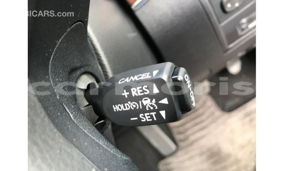 Acheter Import Voiture Toyota Land Cruiser Blanc à Import - Dubai, Îles Agalega Acheter Import Voiture Toyota Land Cruiser Blanc à Import - Dubai, Îles Agalega