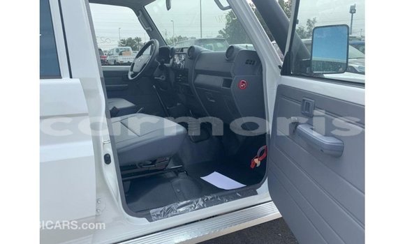 Buy Import Toyota Land Cruiser White Car in Import - Dubai in Agalega Islands Buy Import Toyota Land Cruiser White Car in Import - Dubai in Agalega Islands
