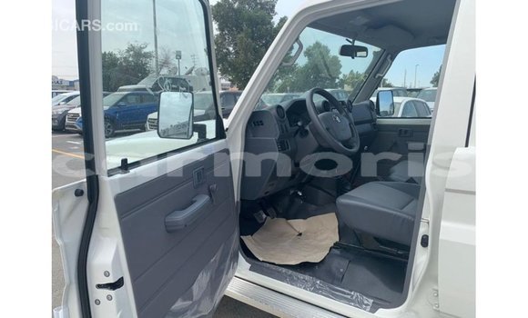 Buy Import Toyota Land Cruiser White Car in Import - Dubai in Agalega Islands Buy Import Toyota Land Cruiser White Car in Import - Dubai in Agalega Islands