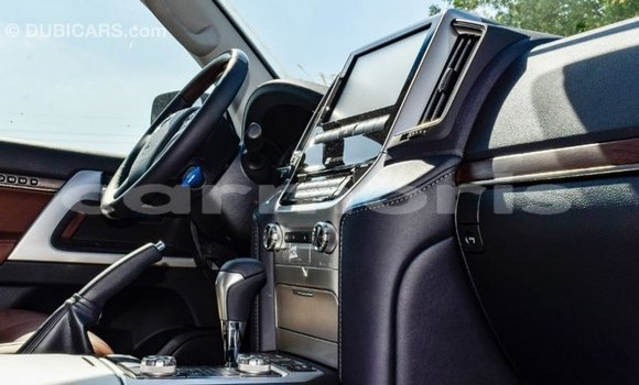 Acheter Import Voiture Toyota Land Cruiser Noir à Import - Dubai, Îles Agalega Acheter Import Voiture Toyota Land Cruiser Noir à Import - Dubai, Îles Agalega