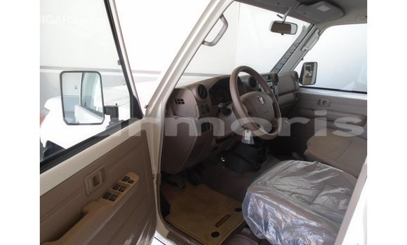 Buy Import Toyota Land Cruiser White Car in Import - Dubai in Agalega Islands Buy Import Toyota Land Cruiser White Car in Import - Dubai in Agalega Islands