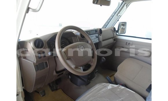 Buy Import Toyota Land Cruiser White Car in Import - Dubai in Agalega Islands Buy Import Toyota Land Cruiser White Car in Import - Dubai in Agalega Islands