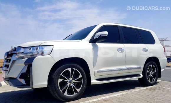 Acheter Import Voiture Toyota Land Cruiser Blanc à Import - Dubai, Îles Agalega Acheter Import Voiture Toyota Land Cruiser Blanc à Import - Dubai, Îles Agalega