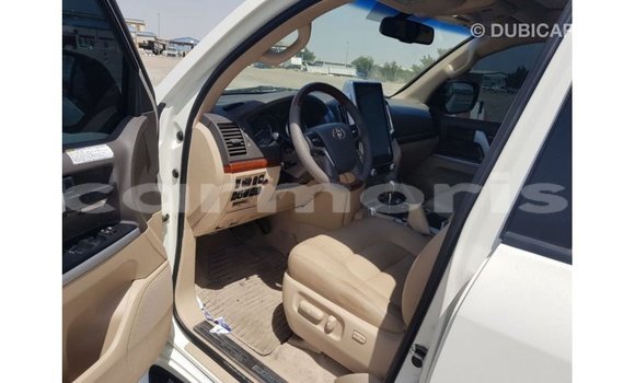 Acheter Import Voiture Toyota Land Cruiser Blanc à Import - Dubai, Îles Agalega Acheter Import Voiture Toyota Land Cruiser Blanc à Import - Dubai, Îles Agalega