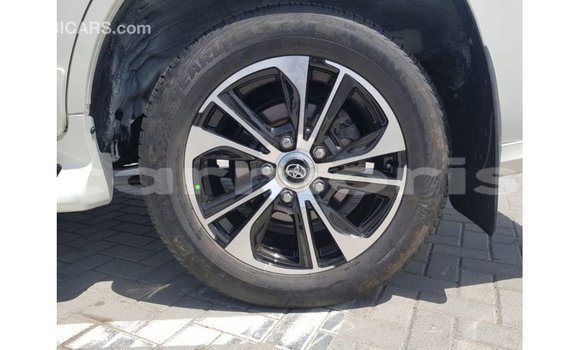 Acheter Import Voiture Toyota Land Cruiser Blanc à Import - Dubai, Îles Agalega Acheter Import Voiture Toyota Land Cruiser Blanc à Import - Dubai, Îles Agalega