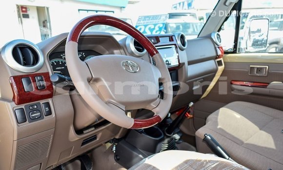 Acheter Import Voiture Toyota Land Cruiser Beige à Import - Dubai, Îles Agalega Acheter Import Voiture Toyota Land Cruiser Beige à Import - Dubai, Îles Agalega