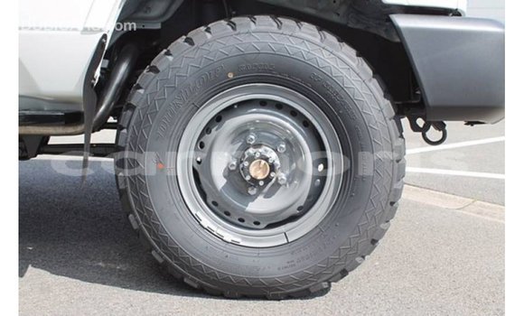 Buy Import Toyota Land Cruiser White Car in Import - Dubai in Agalega Islands Buy Import Toyota Land Cruiser White Car in Import - Dubai in Agalega Islands