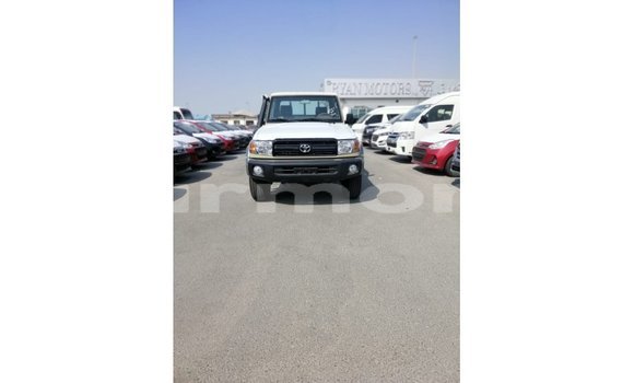Buy Import Toyota Land Cruiser Beige Car in Import - Dubai in Agalega Islands Buy Import Toyota Land Cruiser Beige Car in Import - Dubai in Agalega Islands