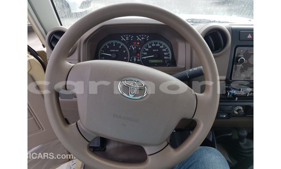 Buy Import Toyota Land Cruiser Beige Car in Import - Dubai in Agalega Islands Buy Import Toyota Land Cruiser Beige Car in Import - Dubai in Agalega Islands