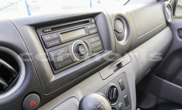 Acheter Import Voiture Nissan Urvan Blanc à Import - Dubai, Îles Agalega Acheter Import Voiture Nissan Urvan Blanc à Import - Dubai, Îles Agalega