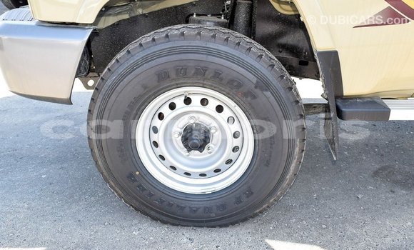 Buy Import Toyota Land Cruiser Beige Car in Import - Dubai in Agalega Islands Buy Import Toyota Land Cruiser Beige Car in Import - Dubai in Agalega Islands