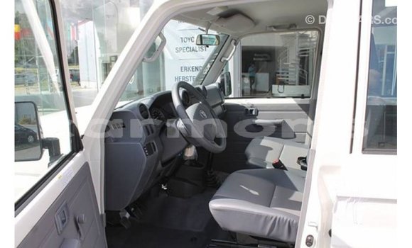 Buy Import Toyota Land Cruiser White Car in Import - Dubai in Agalega Islands Buy Import Toyota Land Cruiser White Car in Import - Dubai in Agalega Islands