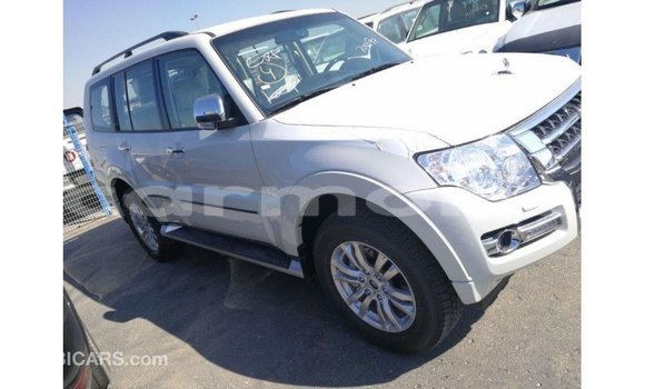 Acheter Import Voiture Mitsubishi Pajero Blanc à Import - Dubai, Îles Agalega Acheter Import Voiture Mitsubishi Pajero Blanc à Import - Dubai, Îles Agalega