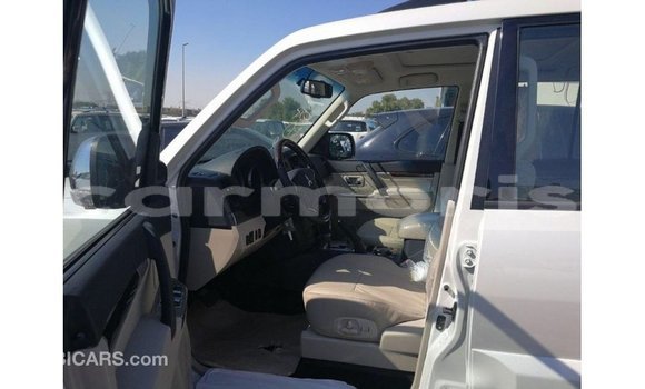 Acheter Import Voiture Mitsubishi Pajero Blanc à Import - Dubai, Îles Agalega Acheter Import Voiture Mitsubishi Pajero Blanc à Import - Dubai, Îles Agalega