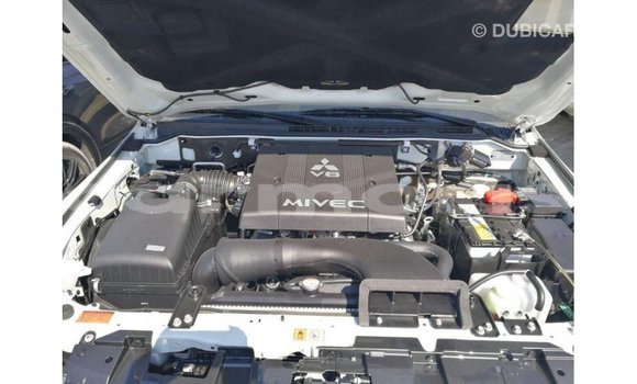 Acheter Import Voiture Mitsubishi Pajero Blanc à Import - Dubai, Îles Agalega Acheter Import Voiture Mitsubishi Pajero Blanc à Import - Dubai, Îles Agalega