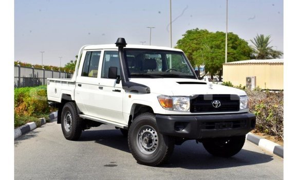 Acheter Import Voiture Toyota Land Cruiser Blanc à Import - Dubai, Îles Agalega Acheter Import Voiture Toyota Land Cruiser Blanc à Import - Dubai, Îles Agalega
