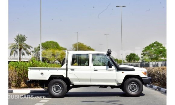 Acheter Import Voiture Toyota Land Cruiser Blanc à Import - Dubai, Îles Agalega Acheter Import Voiture Toyota Land Cruiser Blanc à Import - Dubai, Îles Agalega