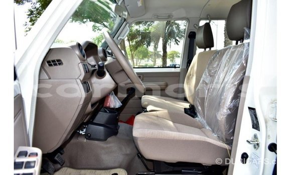 Acheter Import Voiture Toyota Land Cruiser Blanc à Import - Dubai, Îles Agalega Acheter Import Voiture Toyota Land Cruiser Blanc à Import - Dubai, Îles Agalega