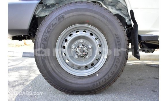 Acheter Import Voiture Toyota Land Cruiser Blanc à Import - Dubai, Îles Agalega Acheter Import Voiture Toyota Land Cruiser Blanc à Import - Dubai, Îles Agalega