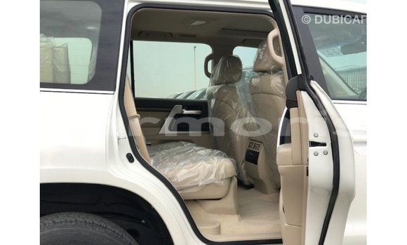 Acheter Import Voiture Toyota Land Cruiser Blanc à Import - Dubai, Îles Agalega Acheter Import Voiture Toyota Land Cruiser Blanc à Import - Dubai, Îles Agalega