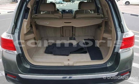 Buy Import Toyota Highlander Green Car in Import - Dubai in Agalega Islands Buy Import Toyota Highlander Green Car in Import - Dubai in Agalega Islands