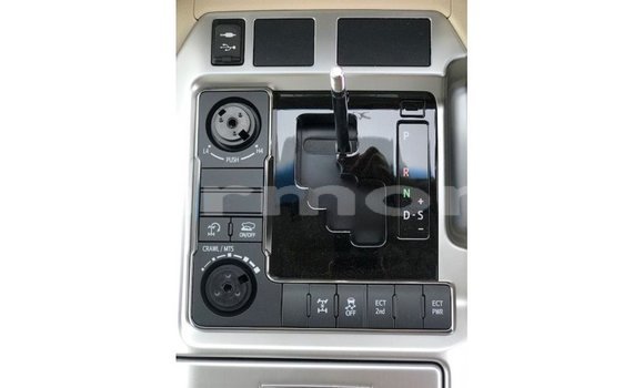 Acheter Import Voiture Toyota Land Cruiser Blanc à Import - Dubai, Îles Agalega Acheter Import Voiture Toyota Land Cruiser Blanc à Import - Dubai, Îles Agalega