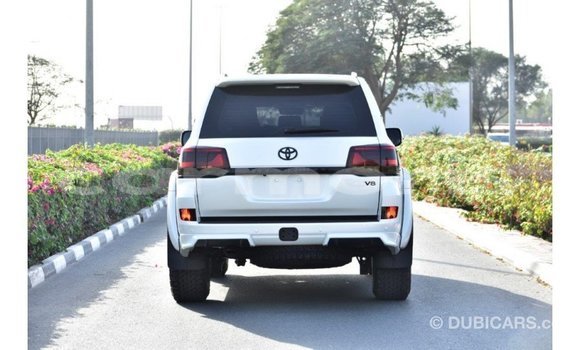 Acheter Import Voiture Toyota Land Cruiser Blanc à Import - Dubai, Îles Agalega Acheter Import Voiture Toyota Land Cruiser Blanc à Import - Dubai, Îles Agalega