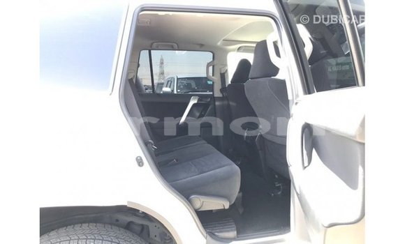 Acheter Import Voiture Toyota Prado Blanc à Import - Dubai, Îles Agalega Acheter Import Voiture Toyota Prado Blanc à Import - Dubai, Îles Agalega
