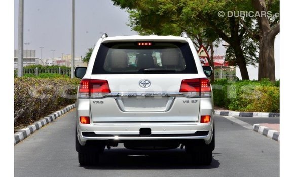 Acheter Import Voiture Toyota Land Cruiser Blanc à Import - Dubai, Îles Agalega Acheter Import Voiture Toyota Land Cruiser Blanc à Import - Dubai, Îles Agalega