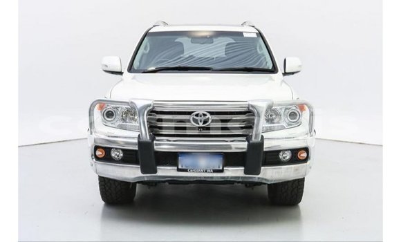 Acheter Import Voiture Toyota Land Cruiser Blanc à Import - Dubai, Îles Agalega Acheter Import Voiture Toyota Land Cruiser Blanc à Import - Dubai, Îles Agalega