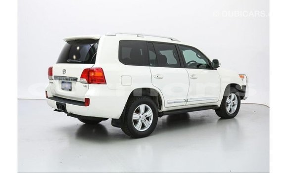Acheter Import Voiture Toyota Land Cruiser Blanc à Import - Dubai, Îles Agalega Acheter Import Voiture Toyota Land Cruiser Blanc à Import - Dubai, Îles Agalega