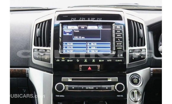 Acheter Import Voiture Toyota Land Cruiser Blanc à Import - Dubai, Îles Agalega Acheter Import Voiture Toyota Land Cruiser Blanc à Import - Dubai, Îles Agalega
