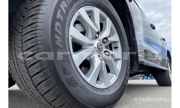 Acheter Import Voiture Toyota Land Cruiser Rouge à Import - Dubai, Îles Agalega Acheter Import Voiture Toyota Land Cruiser Rouge à Import - Dubai, Îles Agalega
