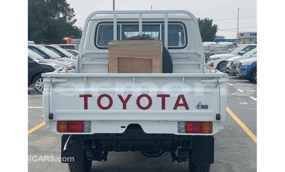 Buy Import Toyota Land Cruiser White Car in Import - Dubai in Agalega Islands Buy Import Toyota Land Cruiser White Car in Import - Dubai in Agalega Islands