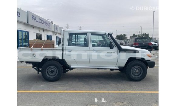 Buy Import Toyota Land Cruiser White Car in Import - Dubai in Agalega Islands Buy Import Toyota Land Cruiser White Car in Import - Dubai in Agalega Islands