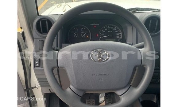 Buy Import Toyota Land Cruiser White Car in Import - Dubai in Agalega Islands Buy Import Toyota Land Cruiser White Car in Import - Dubai in Agalega Islands