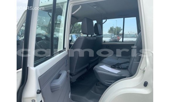 Buy Import Toyota Land Cruiser White Car in Import - Dubai in Agalega Islands Buy Import Toyota Land Cruiser White Car in Import - Dubai in Agalega Islands