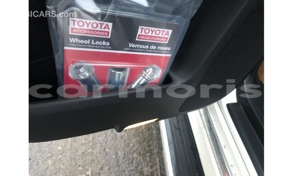 Acheter Import Utilitaire Toyota HiAce Blanc à Import - Dubai, Îles Agalega Acheter Import Utilitaire Toyota HiAce Blanc à Import - Dubai, Îles Agalega