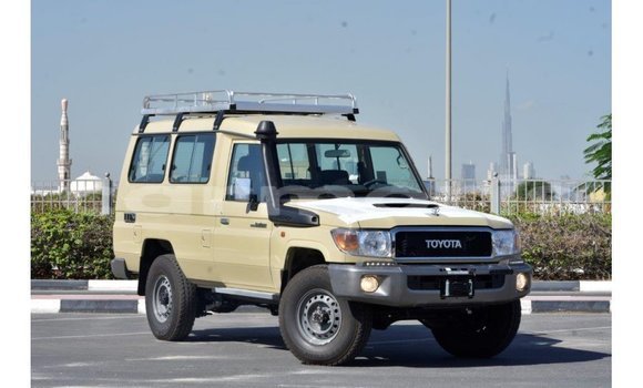 Acheter Import Voiture Toyota Land Cruiser Beige à Import - Dubai, Îles Agalega Acheter Import Voiture Toyota Land Cruiser Beige à Import - Dubai, Îles Agalega