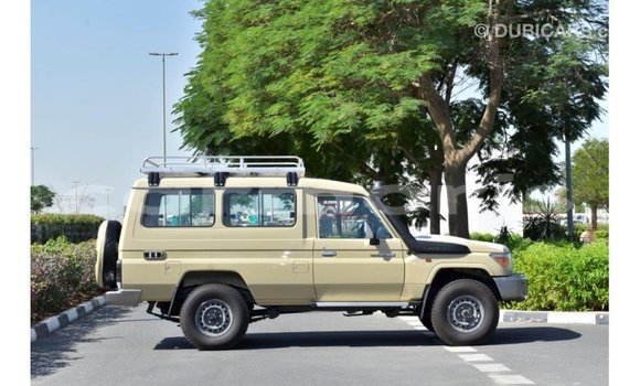 Acheter Import Voiture Toyota Land Cruiser Beige à Import - Dubai, Îles Agalega Acheter Import Voiture Toyota Land Cruiser Beige à Import - Dubai, Îles Agalega