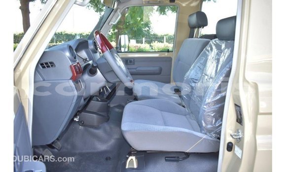 Acheter Import Voiture Toyota Land Cruiser Beige à Import - Dubai, Îles Agalega Acheter Import Voiture Toyota Land Cruiser Beige à Import - Dubai, Îles Agalega