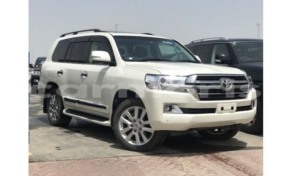 Buy Import Toyota Land Cruiser White Car in Import - Dubai in Agalega Islands Buy Import Toyota Land Cruiser White Car in Import - Dubai in Agalega Islands