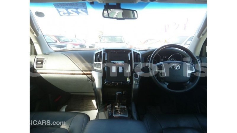 Big with watermark toyota land cruiser agalega islands import dubai 4331