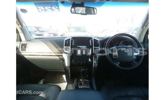 Buy Import Toyota Land Cruiser White Car in Import - Dubai in Agalega Islands Buy Import Toyota Land Cruiser White Car in Import - Dubai in Agalega Islands